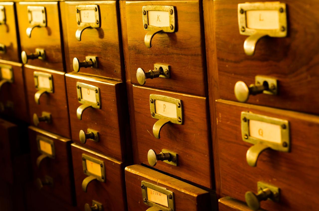cabinet-3283536_1280.jpg
