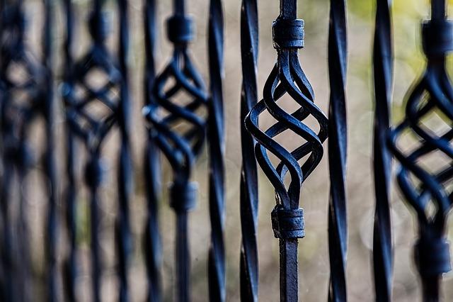 fence-450670_640.jpg